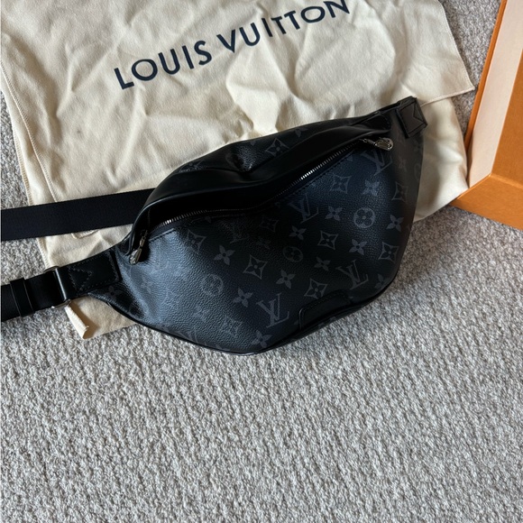 Louis Vuitton Discovery Bumbag PM (Brand New) Never Used. - Picture 3 of 4